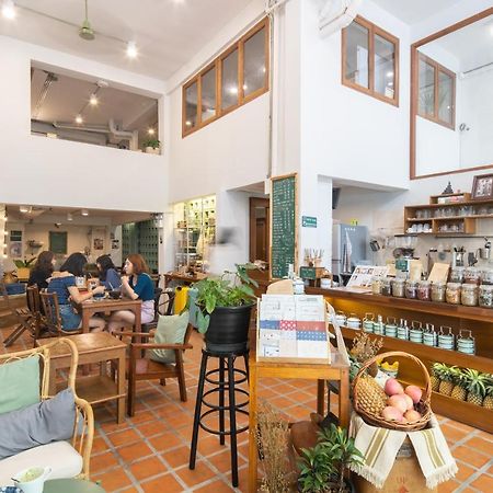 Better Moon Guesthouse Бангкок Экстерьер фото