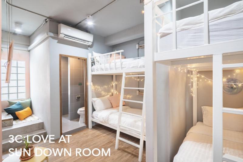 Better Moon Guesthouse Бангкок Экстерьер фото