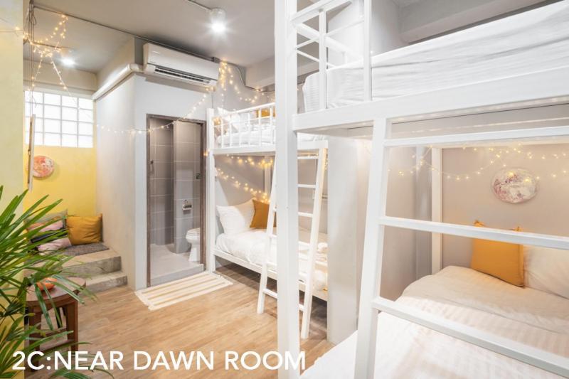 Better Moon Guesthouse Бангкок Экстерьер фото