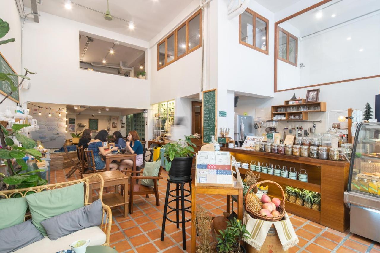 Better Moon Guesthouse Бангкок Экстерьер фото