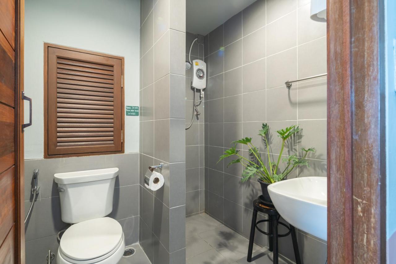Better Moon Guesthouse Бангкок Экстерьер фото