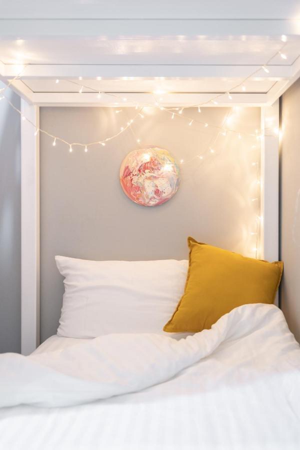 Better Moon Guesthouse Бангкок Экстерьер фото