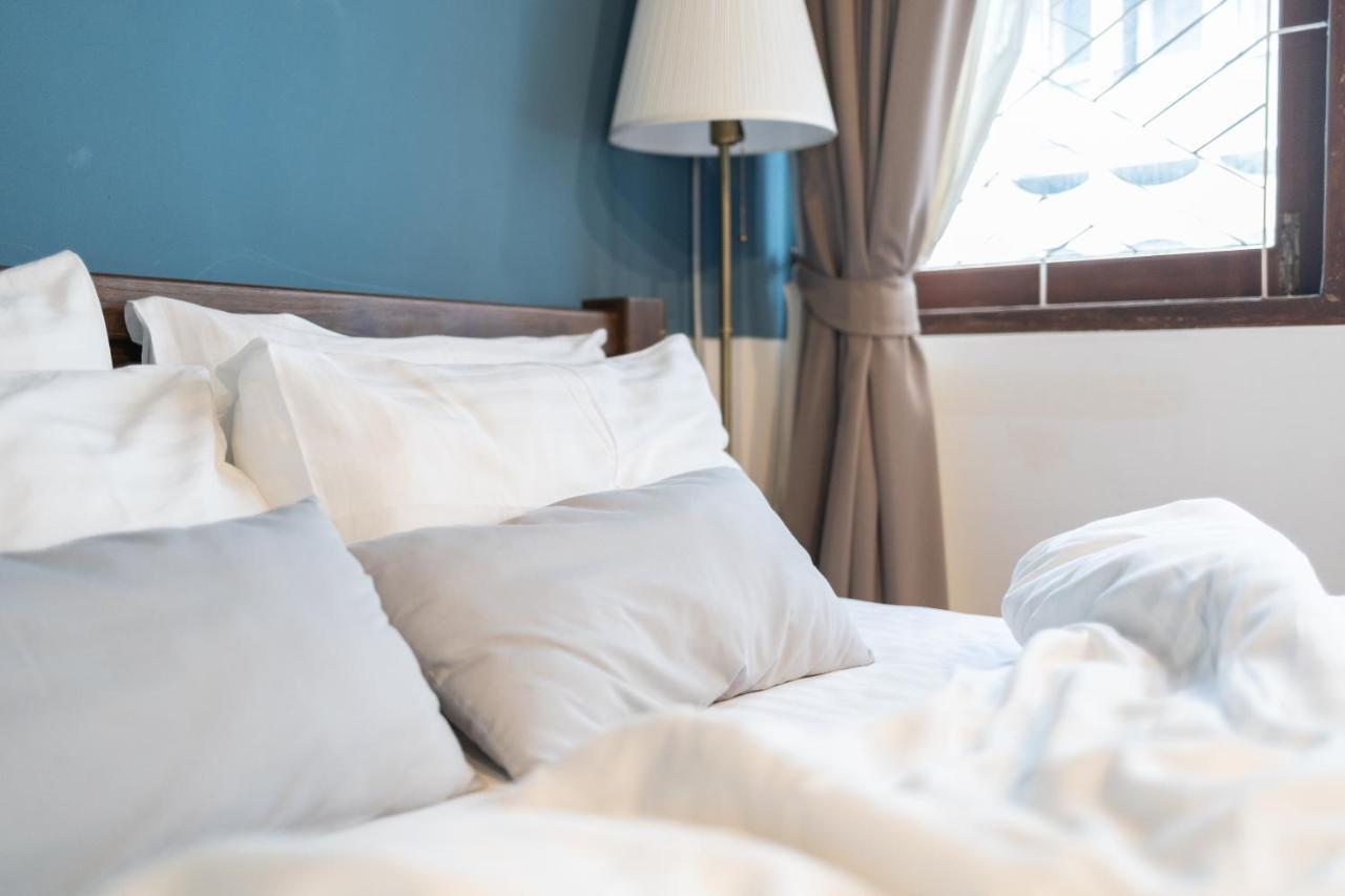 Better Moon Guesthouse Бангкок Экстерьер фото