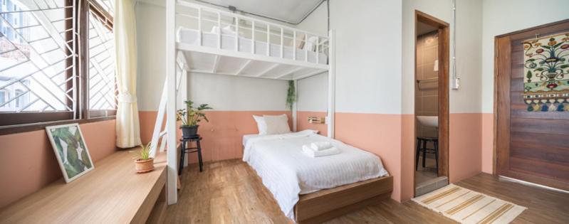 Better Moon Guesthouse Бангкок Экстерьер фото