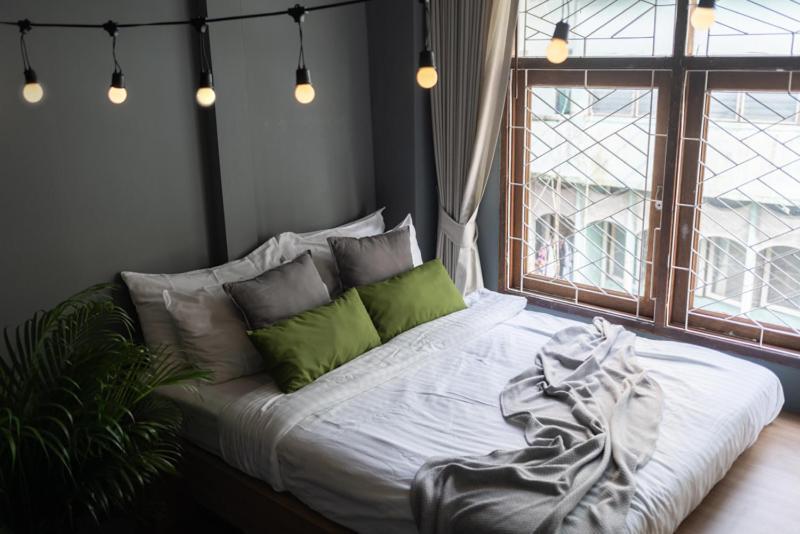 Better Moon Guesthouse Бангкок Экстерьер фото