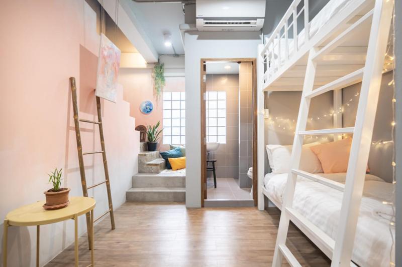 Better Moon Guesthouse Бангкок Экстерьер фото