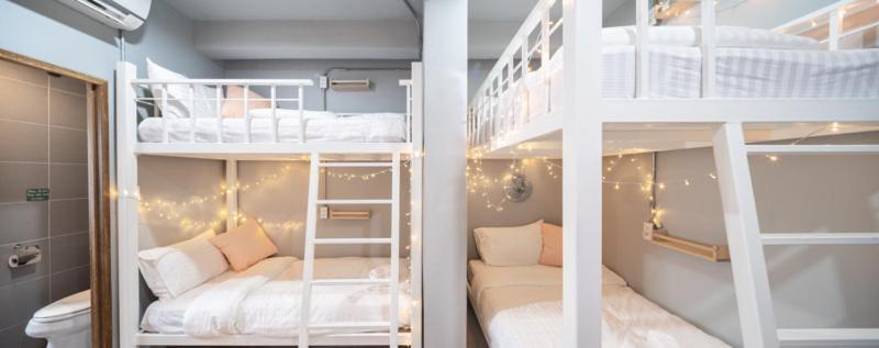 Better Moon Guesthouse Бангкок Экстерьер фото
